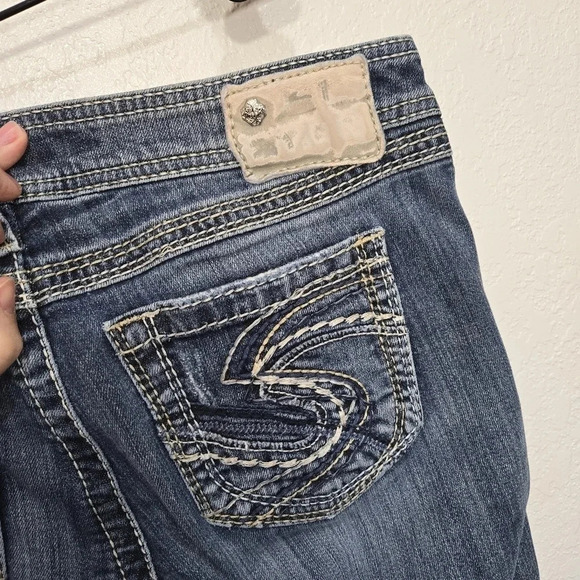 Silver 27 Twisted Capri Cropped Denim Distressed Jeans - Picture 9 of 10